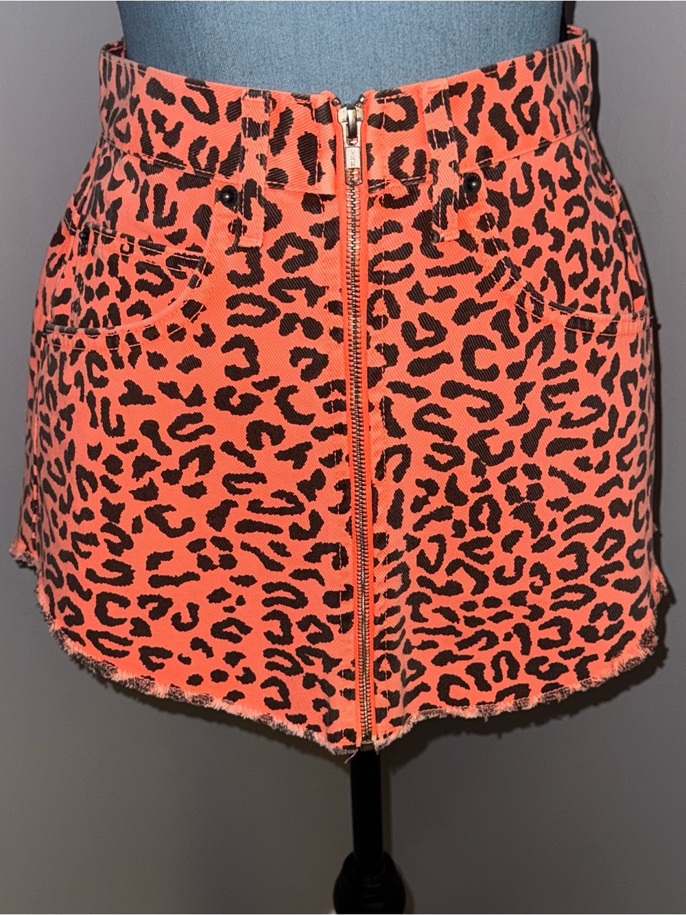 Denim Mini Skirt Size 27 Chetah Print Zips up Front By CARMAR Pristine Condition